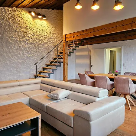Exklusive Grosse Fuer 7 Personen, Parkplatz, Balkon, 3 Schlafzimmer * Bayreuth