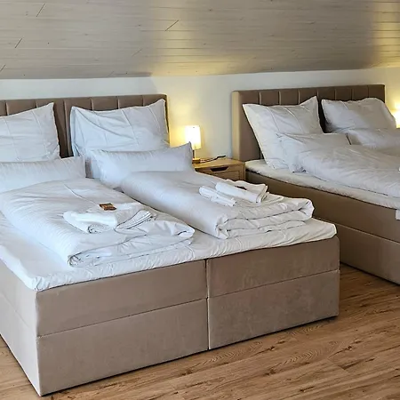 Exklusive Grosse Fuer 7 Personen, Parkplatz, Balkon, 3 Schlafzimmer *