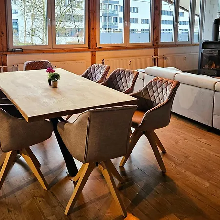 Exklusive Grosse Fuer 7 Personen, Parkplatz, Balkon, 3 Schlafzimmer *