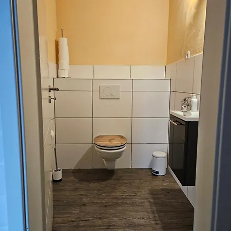 Exklusive Grosse Fuer 7 Personen, Parkplatz, Balkon, 3 Schlafzimmer *