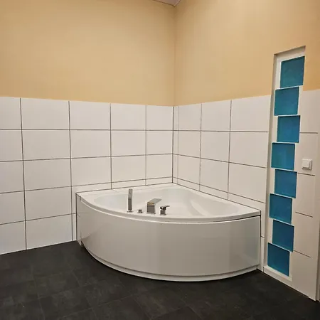 Апартаменты Exklusive Grosse Fuer 7 Personen, Parkplatz, Balkon, 3 Schlafzimmer Байройт