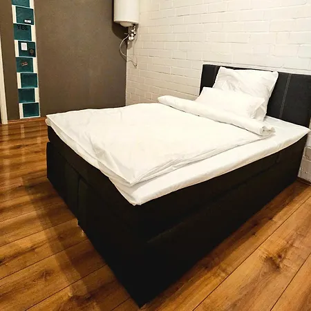 Exklusive Grosse Fuer 7 Personen, Parkplatz, Balkon, 3 Schlafzimmer