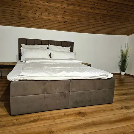 Exklusive Grosse Fuer 7 Personen, Parkplatz, Balkon, 3 Schlafzimmer Апартаменты Байройт