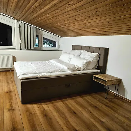 Exklusive Grosse Fuer 7 Personen, Parkplatz, Balkon, 3 Schlafzimmer * Байройт