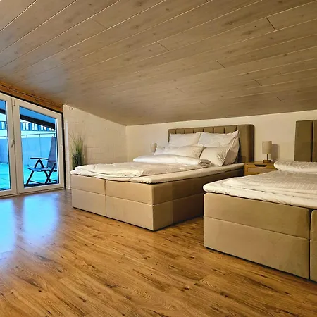 Exklusive Grosse Fuer 7 Personen, Parkplatz, Balkon, 3 Schlafzimmer * Байройт