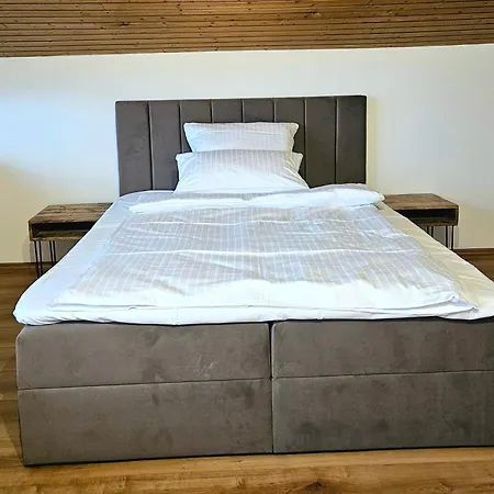 Exklusive Grosse Fuer 7 Personen, Parkplatz, Balkon, 3 Schlafzimmer *