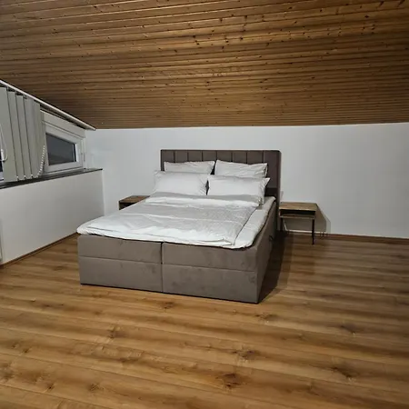 Апартаменты Exklusive Grosse Fuer 7 Personen, Parkplatz, Balkon, 3 Schlafzimmer *