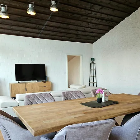 Exklusive Grosse Fuer 7 Personen, Parkplatz, Balkon, 3 Schlafzimmer Апартаменты