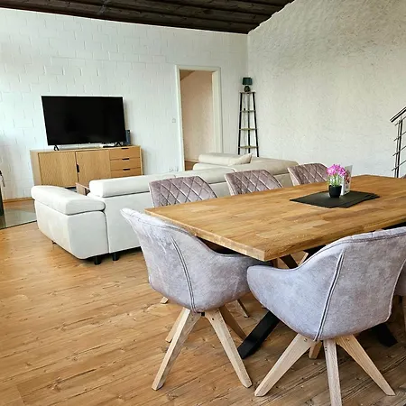 Апартаменты Exklusive Grosse Fuer 7 Personen, Parkplatz, Balkon, 3 Schlafzimmer Байройт