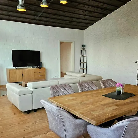 Апартаменты Exklusive Grosse Fuer 7 Personen, Parkplatz, Balkon, 3 Schlafzimmer Байройт