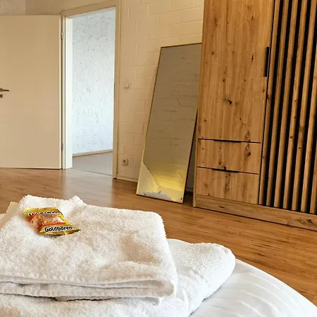 Exklusive Grosse Fuer 7 Personen, Parkplatz, Balkon, 3 Schlafzimmer Lägenhet