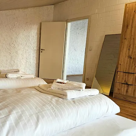 Апартаменты Exklusive Grosse Fuer 7 Personen, Parkplatz, Balkon, 3 Schlafzimmer