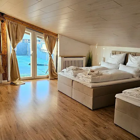 Exklusive Grosse Fuer 7 Personen, Parkplatz, Balkon, 3 Schlafzimmer Апартаменты Байройт