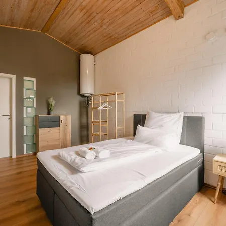 Exklusive Grosse Fuer 7 Personen, Parkplatz, Balkon, 3 Schlafzimmer Lägenhet Bayreuth