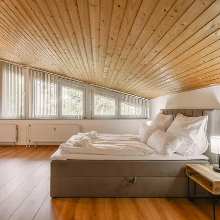 Exklusive Grosse Fuer 7 Personen, Parkplatz, Balkon, 3 Schlafzimmer Lägenhet