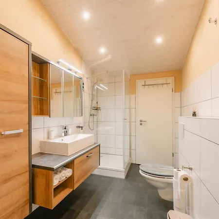 Lägenhet Exklusive Grosse Fuer 7 Personen, Parkplatz, Balkon, 3 Schlafzimmer *