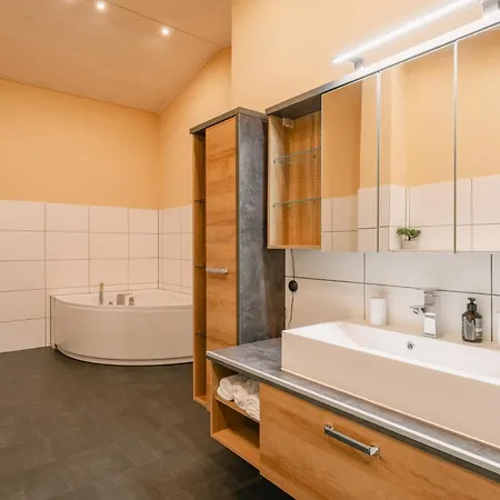 Appartamento Exklusive Grosse Fuer 7 Personen, Parkplatz, Balkon, 3 Schlafzimmer Bayreuth