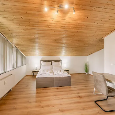 Exklusive Grosse Fuer 7 Personen, Parkplatz, Balkon, 3 Schlafzimmer *
