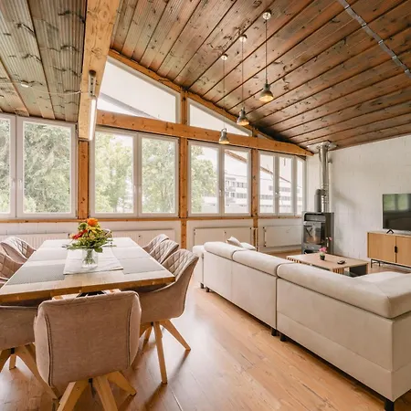 Exklusive Grosse Fuer 7 Personen, Parkplatz, Balkon, 3 Schlafzimmer * Bayreuth