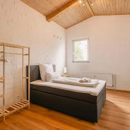 Exklusive Grosse Fuer 7 Personen, Parkplatz, Balkon, 3 Schlafzimmer Lägenhet *