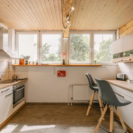 Exklusive Grosse Fuer 7 Personen, Parkplatz, Balkon, 3 Schlafzimmer