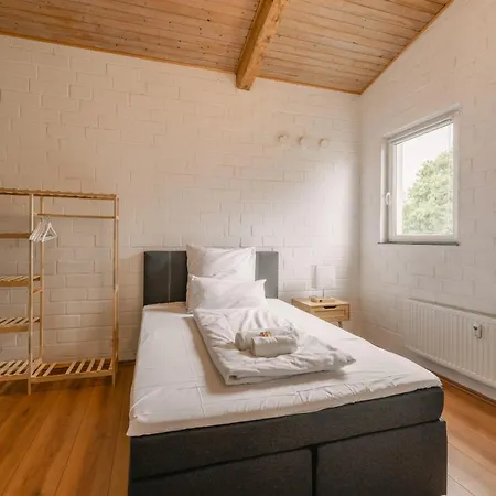 Exklusive Grosse Fuer 7 Personen, Parkplatz, Balkon, 3 Schlafzimmer Lägenhet *