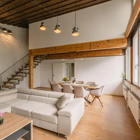 Exklusive Grosse Fuer 7 Personen, Parkplatz, Balkon, 3 Schlafzimmer