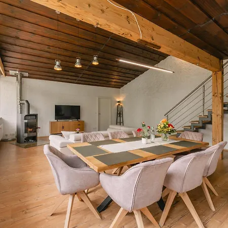 Appartamento Exklusive Grosse Fuer 7 Personen, Parkplatz, Balkon, 3 Schlafzimmer Bayreuth