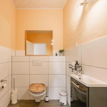 Exklusive Grosse Fuer 7 Personen, Parkplatz, Balkon, 3 Schlafzimmer *