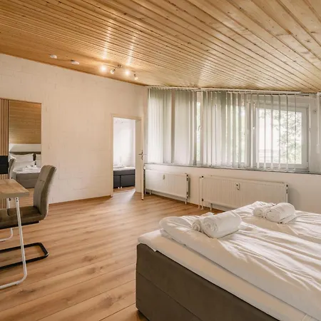 Lägenhet Exklusive Grosse Fuer 7 Personen, Parkplatz, Balkon, 3 Schlafzimmer *