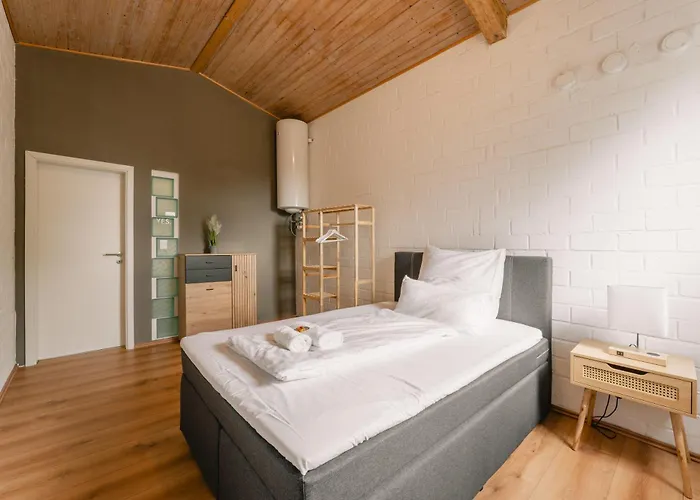 Exklusive Grosse Fuer 7 Personen, Parkplatz, Balkon, 3 Schlafzimmer Appartement Bayreuth