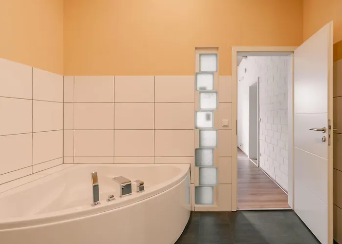 Appartement Exklusive Grosse Fuer 7 Personen, Parkplatz, Balkon, 3 Schlafzimmer Bayreuth