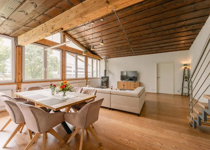 Exklusive Grosse Fuer 7 Personen, Parkplatz, Balkon, 3 Schlafzimmer Appartement Bayreuth