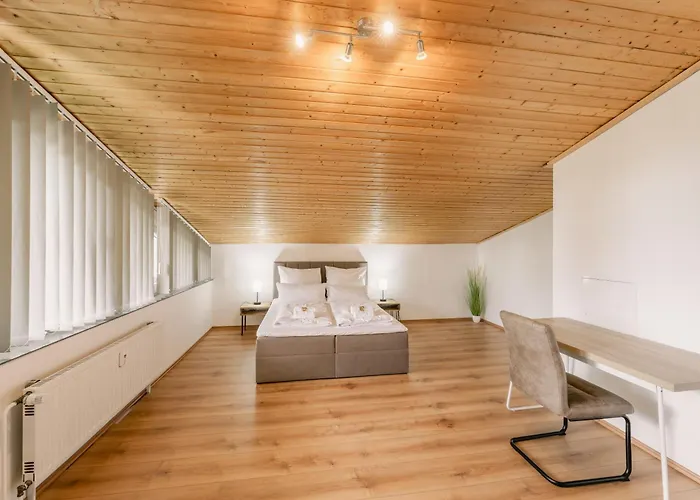 Exklusive Grosse Fuer 7 Personen, Parkplatz, Balkon, 3 Schlafzimmer *