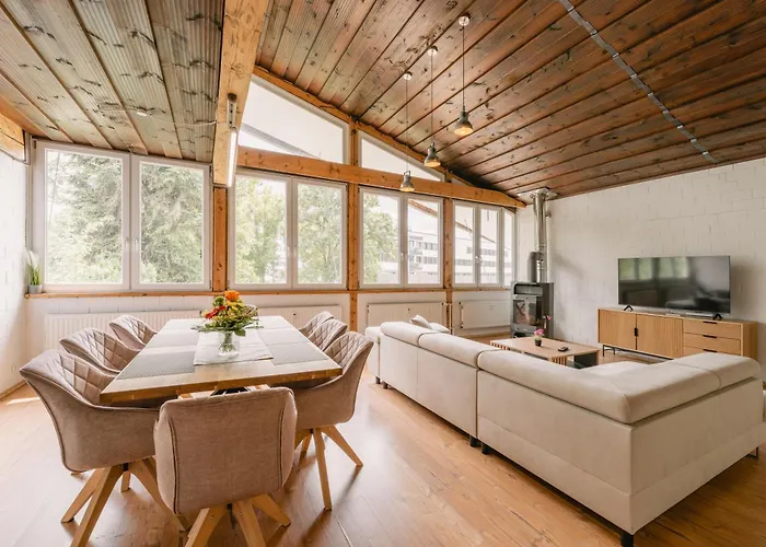 Exklusive Grosse Fuer 7 Personen, Parkplatz, Balkon, 3 Schlafzimmer * Bayreuth