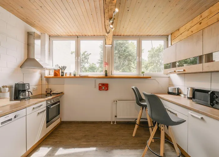 Exklusive Grosse Fuer 7 Personen, Parkplatz, Balkon, 3 Schlafzimmer