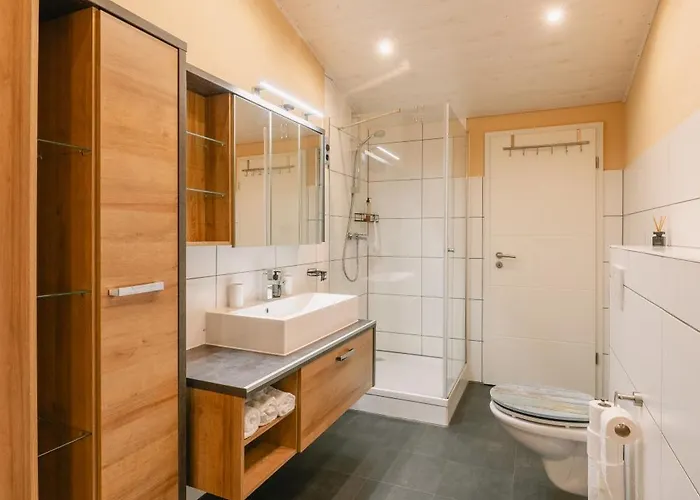 Exklusive Grosse Fuer 7 Personen, Parkplatz, Balkon, 3 Schlafzimmer Appartement Bayreuth