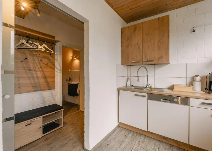Exklusive Grosse Fuer 7 Personen, Parkplatz, Balkon, 3 Schlafzimmer Bayreuth