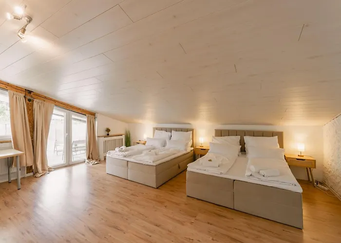 Exklusive Grosse Fuer 7 Personen, Parkplatz, Balkon, 3 Schlafzimmer * Bayreuth