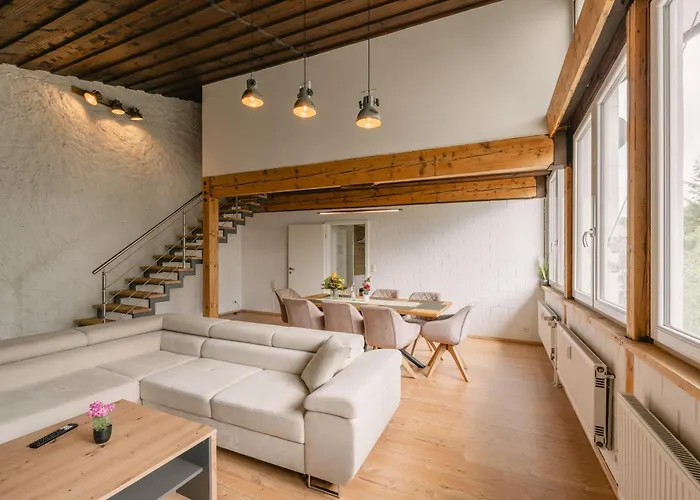 Exklusive Grosse Fuer 7 Personen, Parkplatz, Balkon, 3 Schlafzimmer