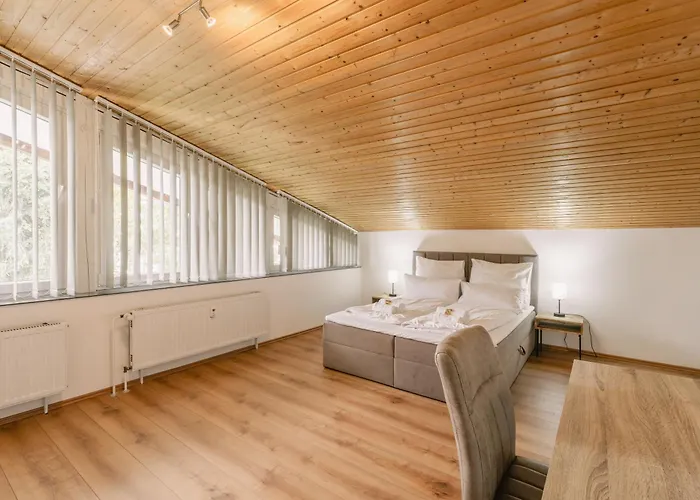 Exklusive Grosse Fuer 7 Personen, Parkplatz, Balkon, 3 Schlafzimmer Appartement