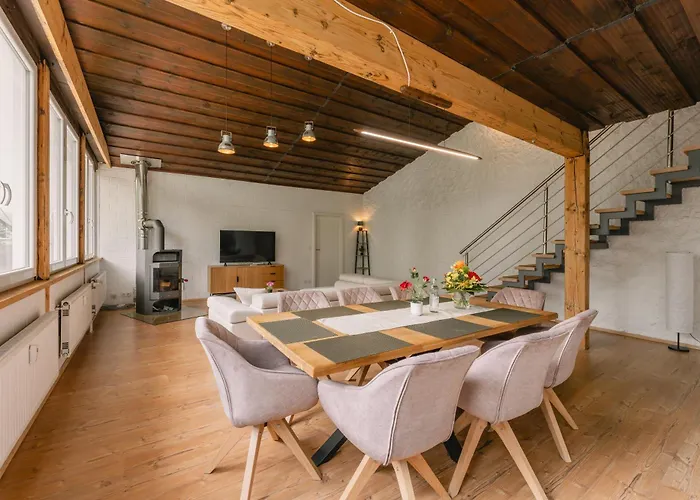 Appartement Exklusive Grosse Fuer 7 Personen, Parkplatz, Balkon, 3 Schlafzimmer Bayreuth